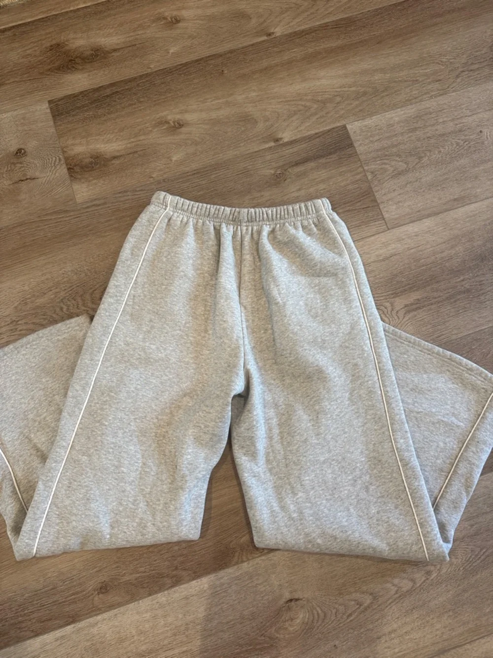 Edikted Heather Gray Joggers with White Piping - Picture 3 of 3